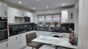 Lovett Haven Hot Tub near Bradgate Sleeps 6