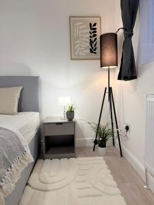 Private double room, in centre near mall and Uni