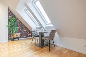 Stylish 1BR Apartment with Balcony Quick City Access