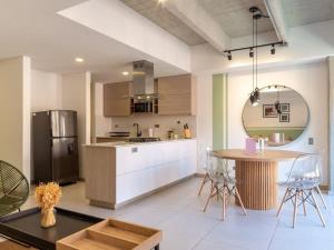 NOK Spectacular 3 BR w Balcony in Laureles Medellin