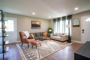 Lake Erie BreezeYour Restful Vermilion 3BR Vacation Home close to Cedar Point