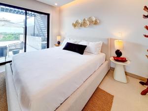 Sunset Terrace at Naumi, Ocean Views & Beach Club