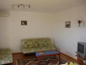 Apartment Nette Ferienwohnung mit Whirlpool und Garten by Interhome