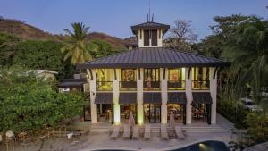 Palm & Breeze, Nature Views & Beach Club