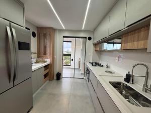 Apto cchurrasq. próx. da Praia em Perequê FEL0502