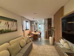 Apto cchurrasq. próx. da Praia em Perequê FEL0502