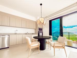 Tropical Tide, Ocean Views & Beach Club