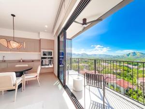 Tropical Tide, Ocean Views & Beach Club