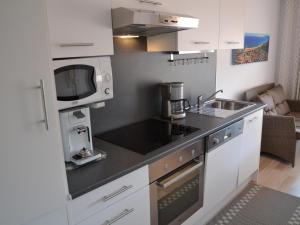 Apartamento Reformado con Estilo, Cerca de la Playa, para Familias, con Terraza y Parking - ES-323-50