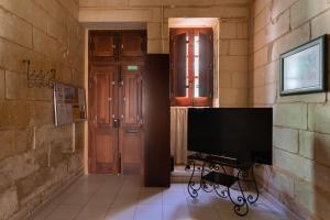 Cosy 3BR Maltese Townhouse - Close to Valletta by Isola360
