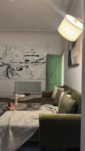 Cosy West Kensington Flat 4 Min To Station