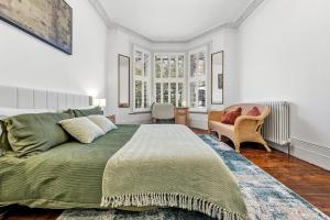 Cosy West Kensington Flat 4 Min To Station