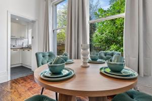 Cosy West Kensington Flat 4 Min To Station