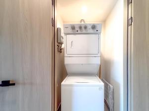 Coco Vista Condo, Beach Club & Ocean Glimpses