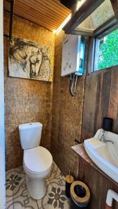 Tiny House 30 meters from the Sea on Cliffs