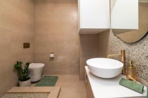 CapeTown CityCentre Gem wBalcony- Walk to Waterfront or CTICC