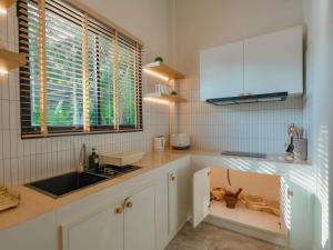 Need 4BR Sea Pool Villa Pattaya VVP70