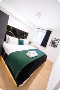 Large Contractor Friendly 2 Bed Flat with Free Parking Sleeps 8 Woolwich Greenwich and Thamesmead SE18