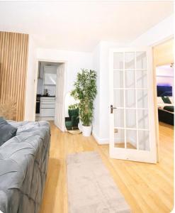 2 Bed Flat By Key Light Properties Short Lets & Serviced Accommodation Woolwich Greenwich With Free Parking