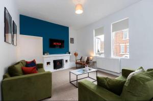 DiscountsContractorsWIFIFree ParkingSmart TV