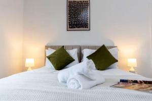 DiscountsContractorsWIFIFree ParkingSmart TV