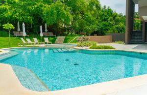 Tropics at Naumi, Ocean Views, Gym & Pools