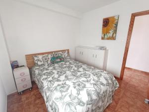 California Suite - All-day Sunny 2-Bedroom Apartment