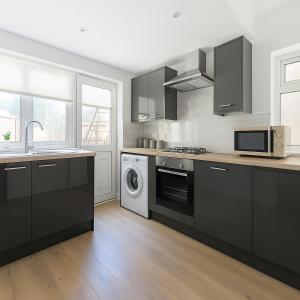 Contemporary 1-Bedroom Flat in Neasden