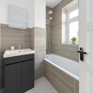 Contemporary 1-Bedroom Flat in Neasden