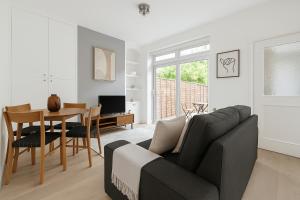 Contemporary 1-Bedroom Flat in Neasden