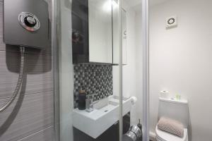 CentralHub1 1BD Studio- Contractor & Travelers