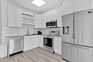 Cozy Miami Getaway Steps from Design District