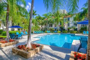 Serene Waterfront 2BR Poolside Living in FTL