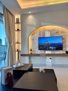 Luxury 2BR, Burj Khalifa View, Fully equipped, Top Amenities