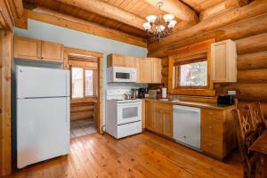 Wonderful Rockies Cabin Getaway for Hike or Ski