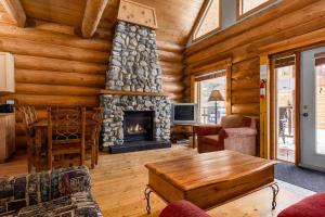 Wonderful Rockies Cabin Getaway for Hike or Ski