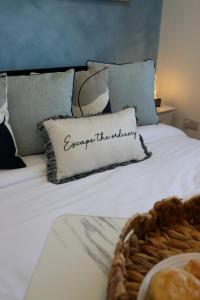 Tranquil Garden Haven, Comfy Family & Contractor Pad