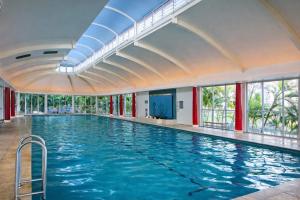 Level 27 Skyline Ocean Escape 2BR Apt