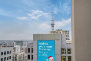 Cityscape Abode near Hospital and Queen St