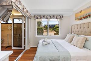 The Classic Charm - Ocean Glimpses Spacious Garden