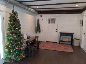 Historic Barn - 2 Bedroom Apartment Close To Legoland NY