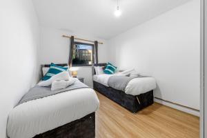 Premium modern 2-bed-2bath great for contractors families groups fast wife 10 sleeps