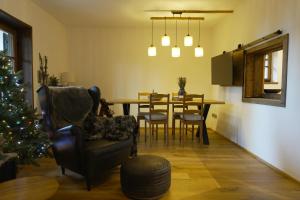 Chalet Alpl - Ferienwohnung Waldblick mit Sauna, Kamin & Whirlwanne