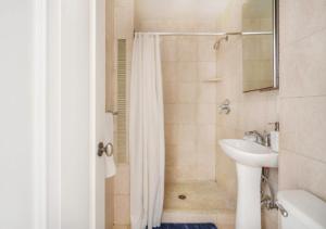 Charming UES Studio, Walk to Subway & Central Park