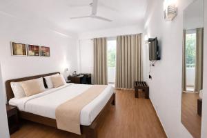 EMBLEM Hotel - Arjun Marg, Golf Course Road, Gurgaon