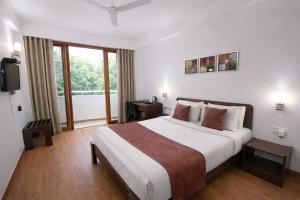 EMBLEM Hotel - Arjun Marg, Golf Course Road, Gurgaon
