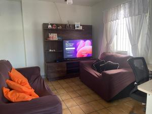 Casa da Dona Edi 200 m da Praia Ar-Condicionado WiFi Até 8 Pessoas