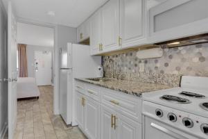 Winter Deals! Exquisite & Updated Oceanfront Suite B1235