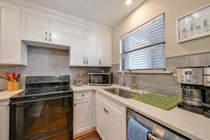 1 Mi to BOA Stadium! Walkable Condo with Porch