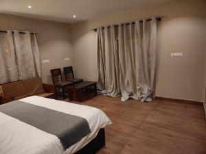 The Cozy Clouds Hill Stay